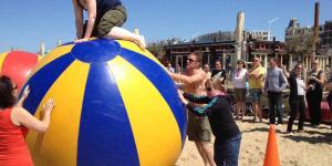 bedrijfsuitje scheveningen strandtent activiteiten  bbq